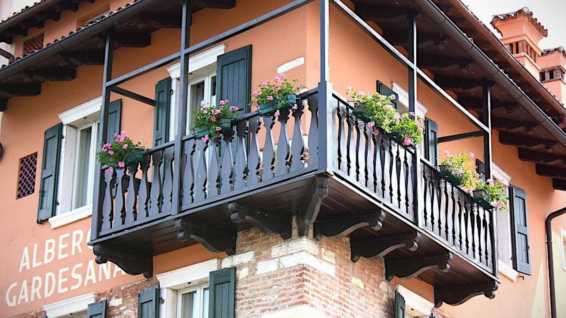 The Gardesana's wooden balcony over the piazzetta
